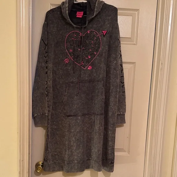 Betsy Johnson Torrid Gray Wash Arrow Heart Hoodie Dress Size 3X - Picture 1 of 11